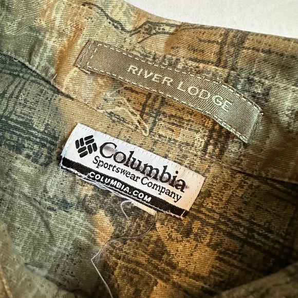 Columbia River Lodge Button Up - Picture 5 of 5